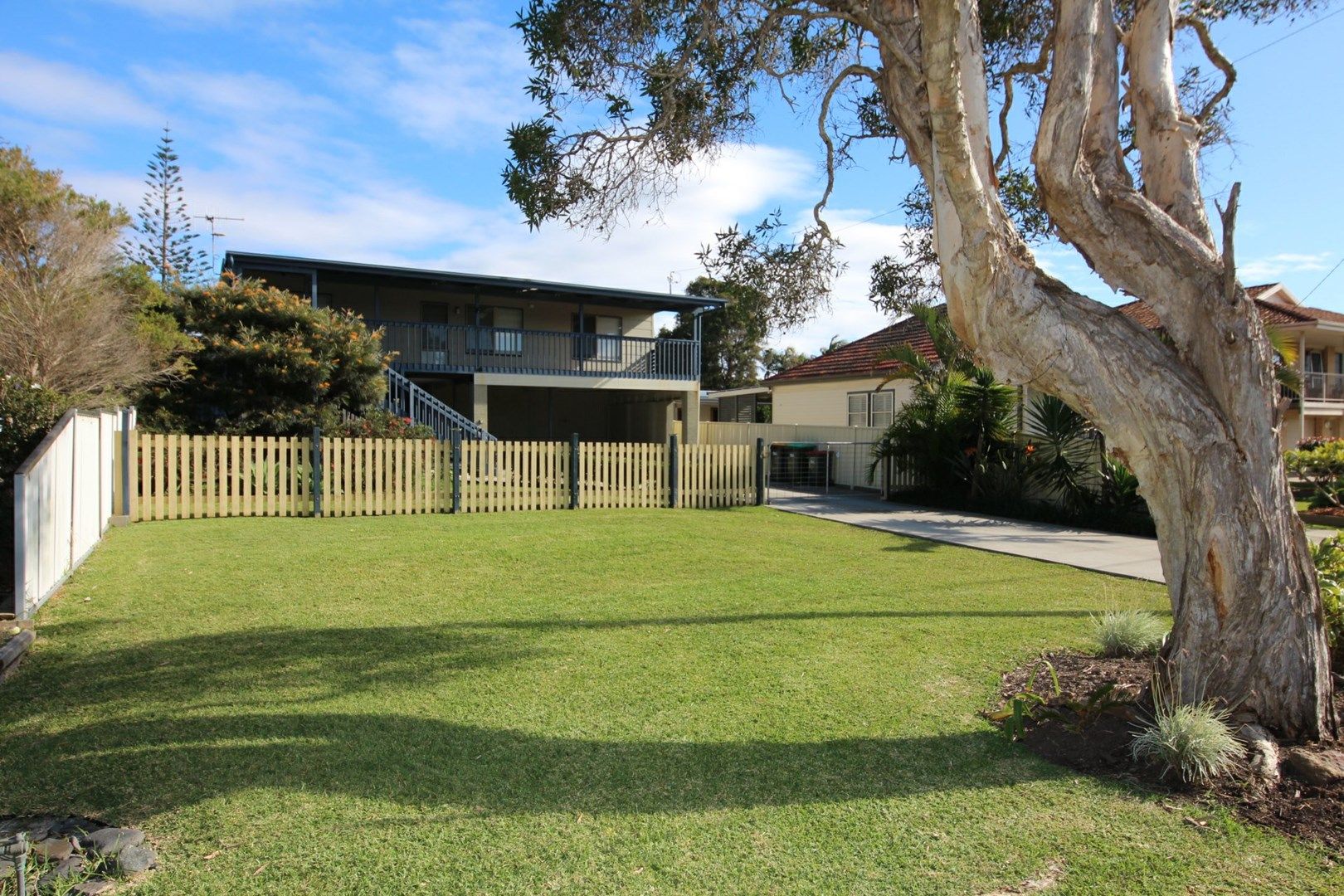 8 Anniversary Drive, Diamond Beach Property History & Address