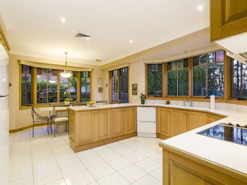 6 Ridgemont Close, West Pennant Hills NSW 2125, Image 2