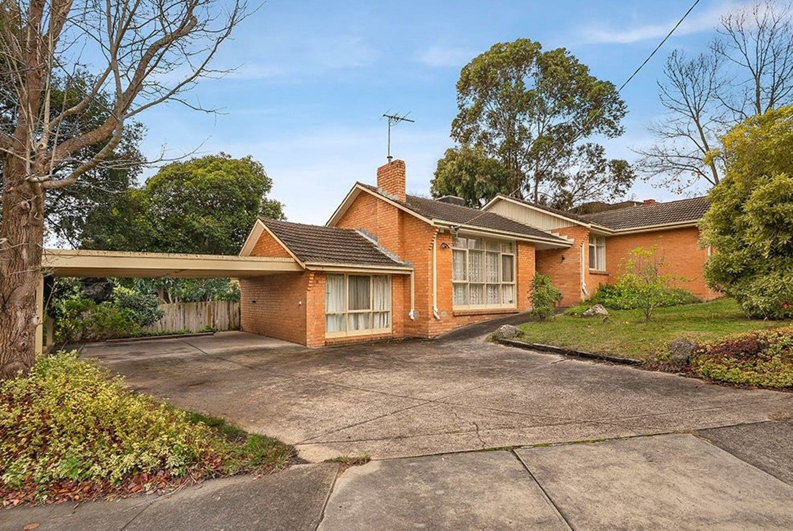 4 bedrooms House in 13 Harrington Avenue BALWYN NORTH VIC, 3104