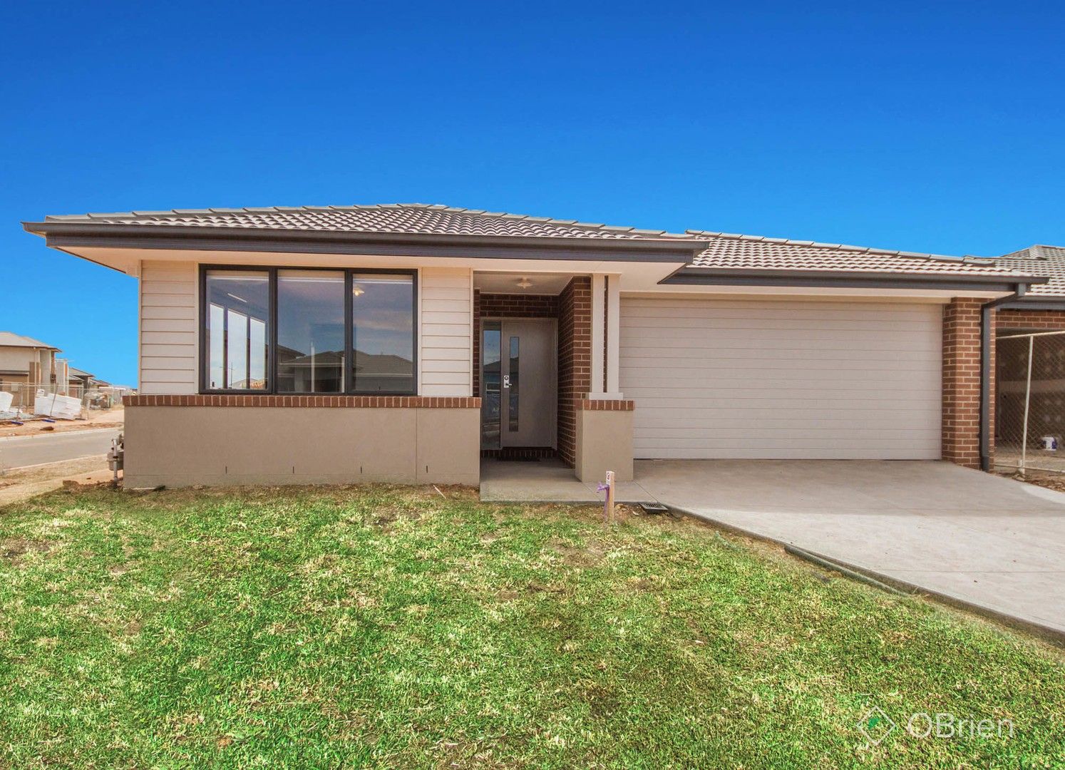 4 bedrooms House in 27 Pioneer Drive ROCKBANK VIC, 3335