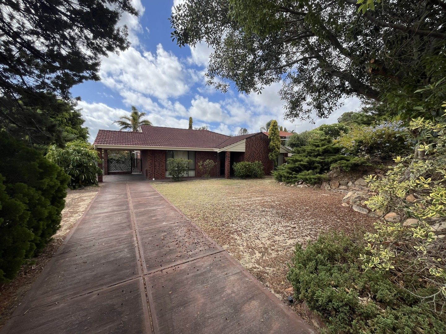4 bedrooms House in 15 High Tor WOODVALE WA, 6026
