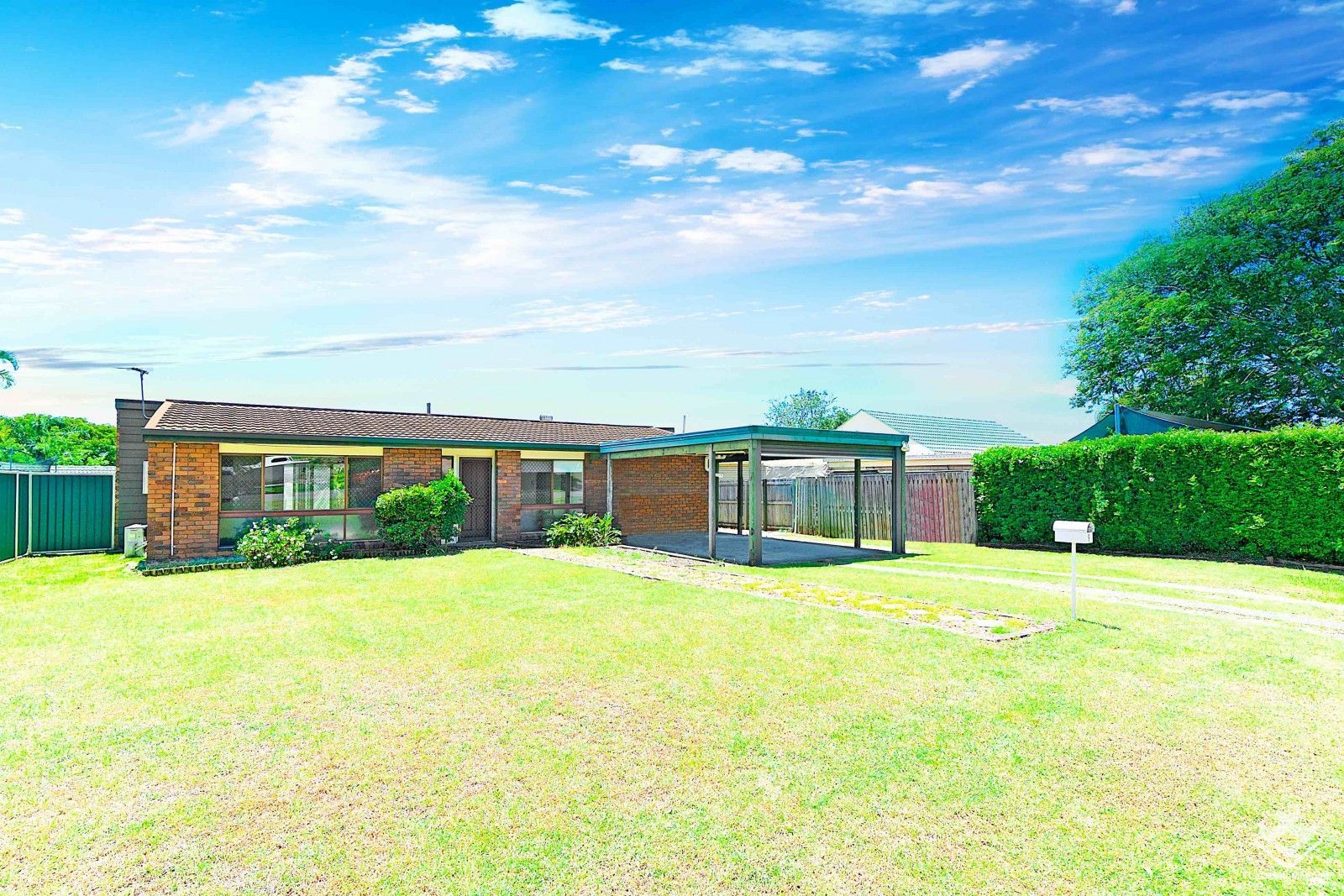 3 bedrooms House in 9 Athos Street RIVERHILLS QLD, 4074