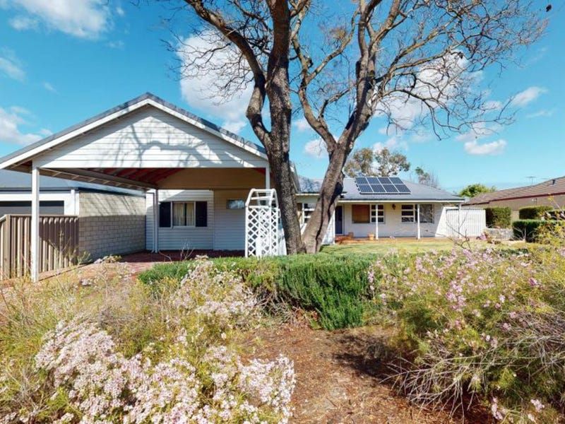 4 bedrooms House in 21 Marcharmley Street CARLISLE WA, 6101