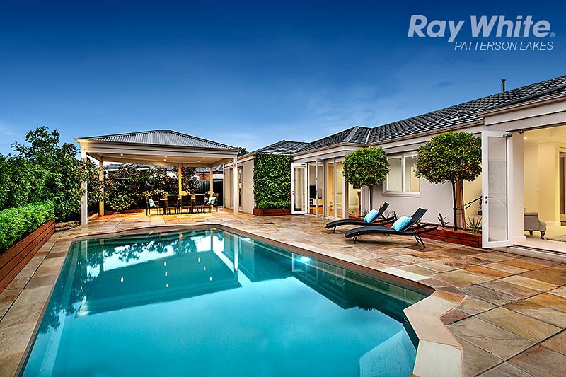 12 Bluegrass Close, Waterways VIC 3195, Image 2