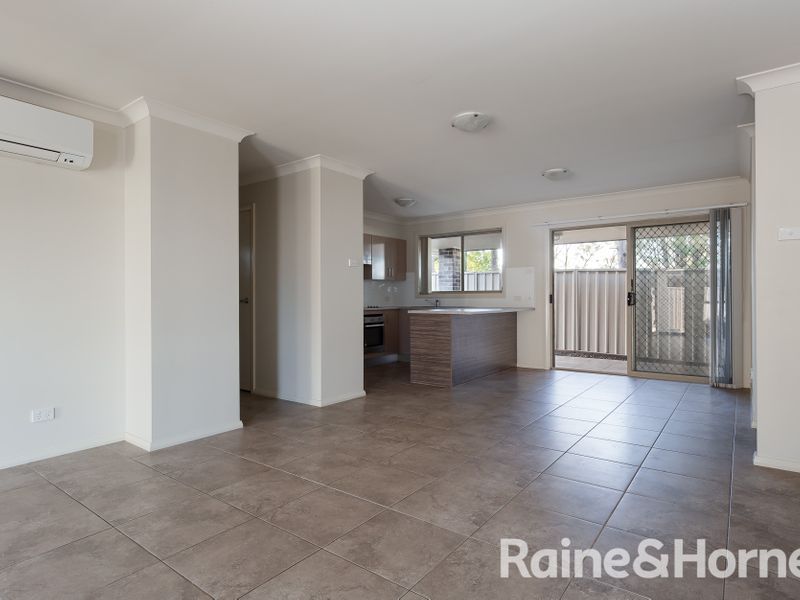 2/11 Windermere Road, Lochinvar NSW 2321, Image 1