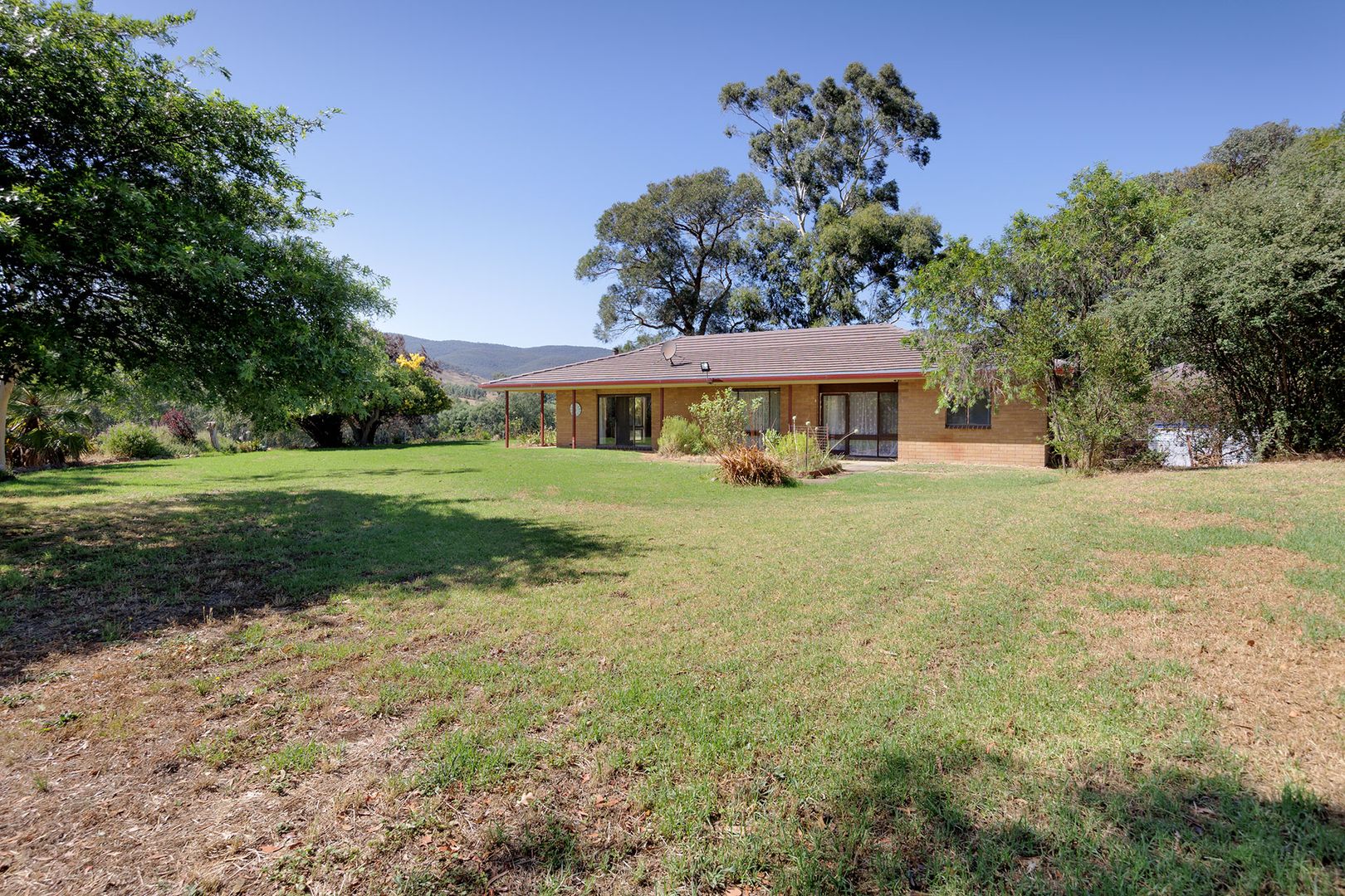 631 Bryants Gap Road, Tallangatta VIC 3700, Image 2