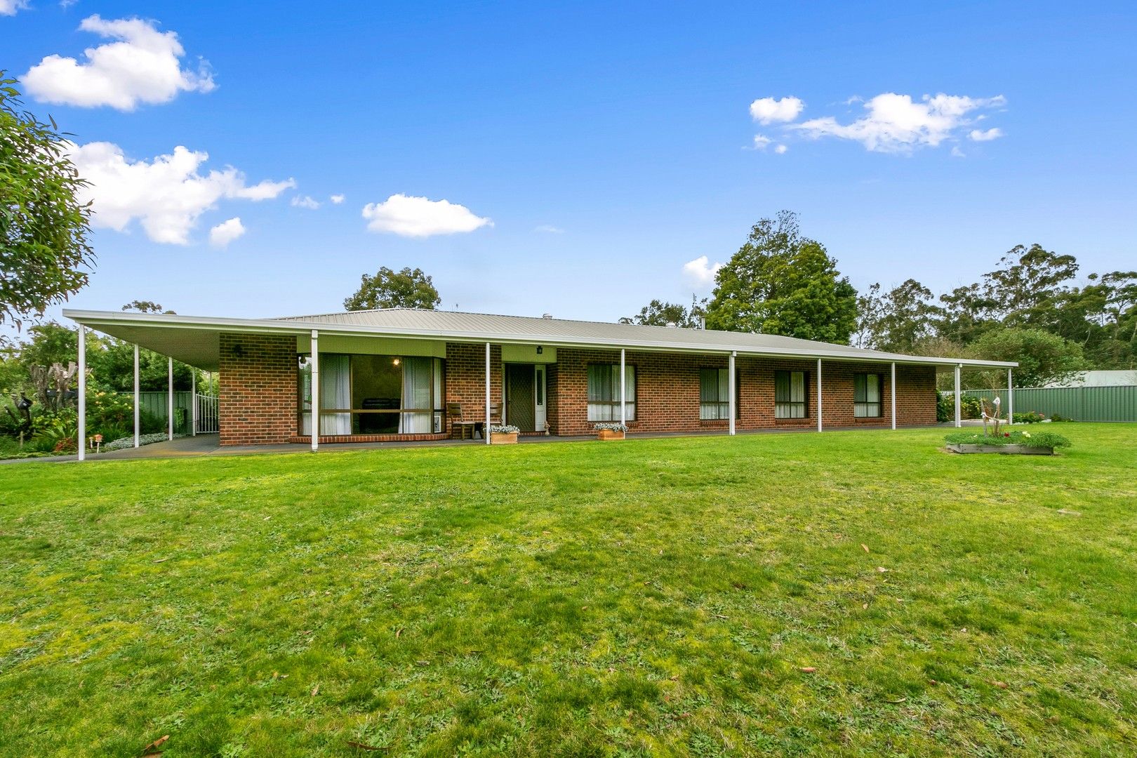 5 bedrooms House in 2 Denise Court CHURCHILL VIC, 3842