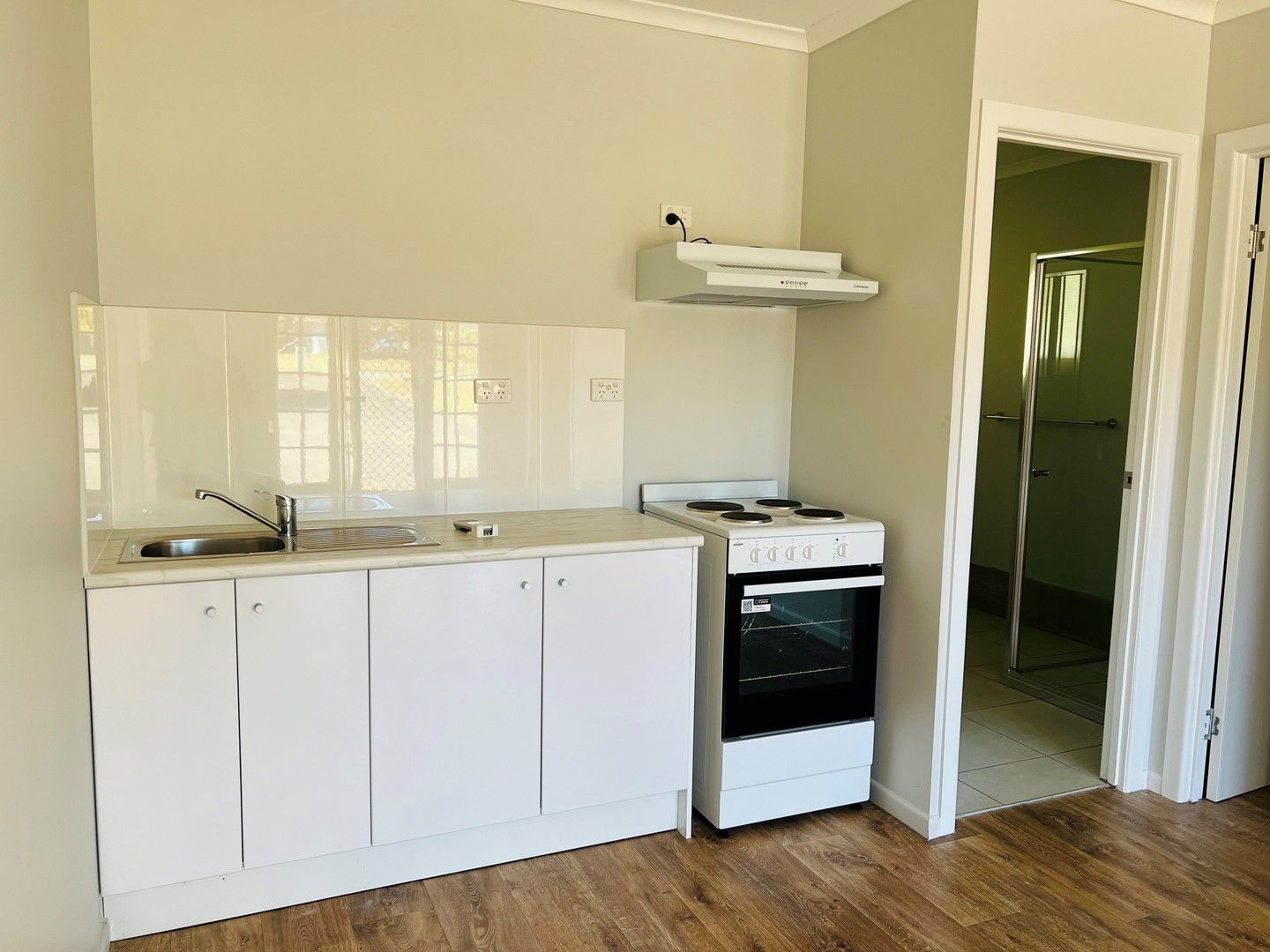 2 bedrooms Apartment / Unit / Flat in A/2 STEWART STREET WITHCOTT QLD, 4352