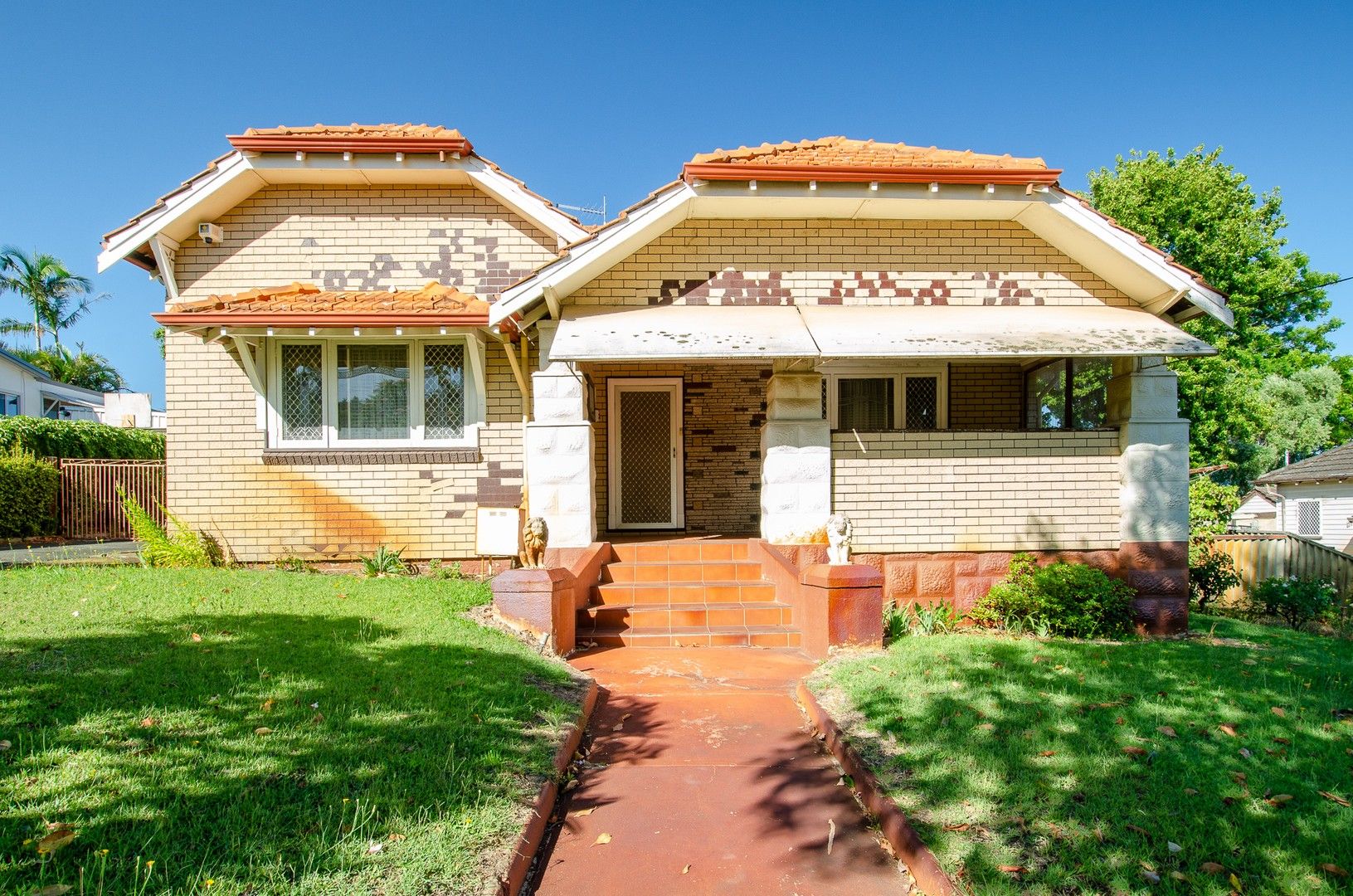 4 bedrooms House in 41 Ellam Street ST JAMES WA, 6102