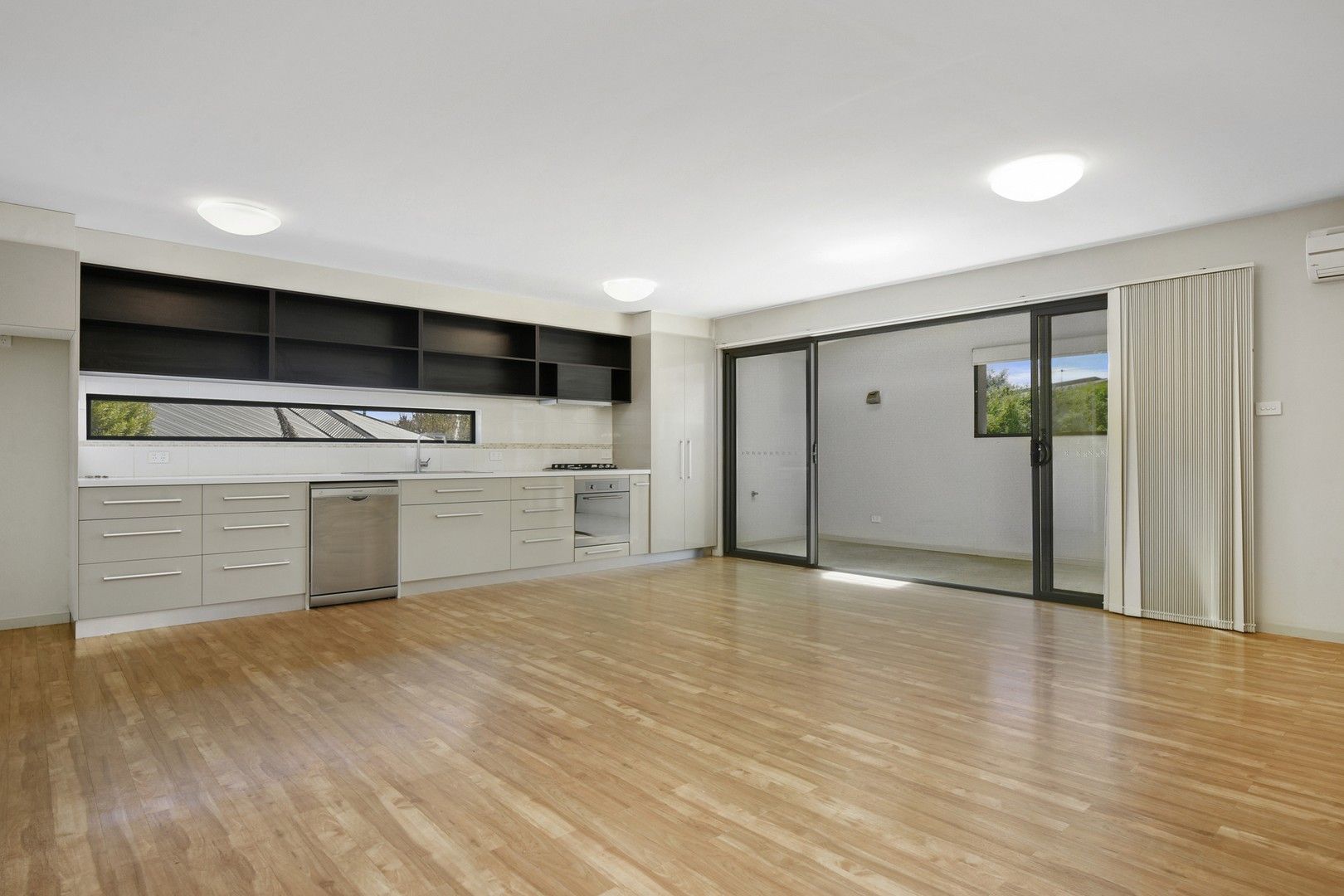 2/20 Caitlin Court, Midway Point TAS 7171, Image 2