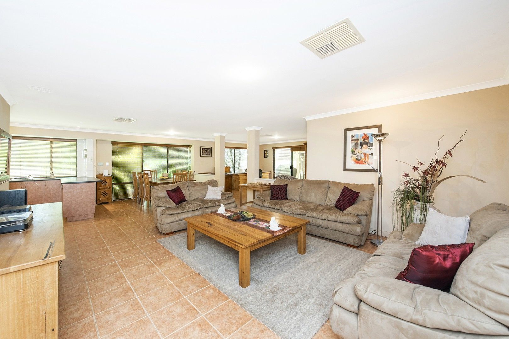 4 bedrooms House in 3 Oak Way BALDIVIS WA, 6171