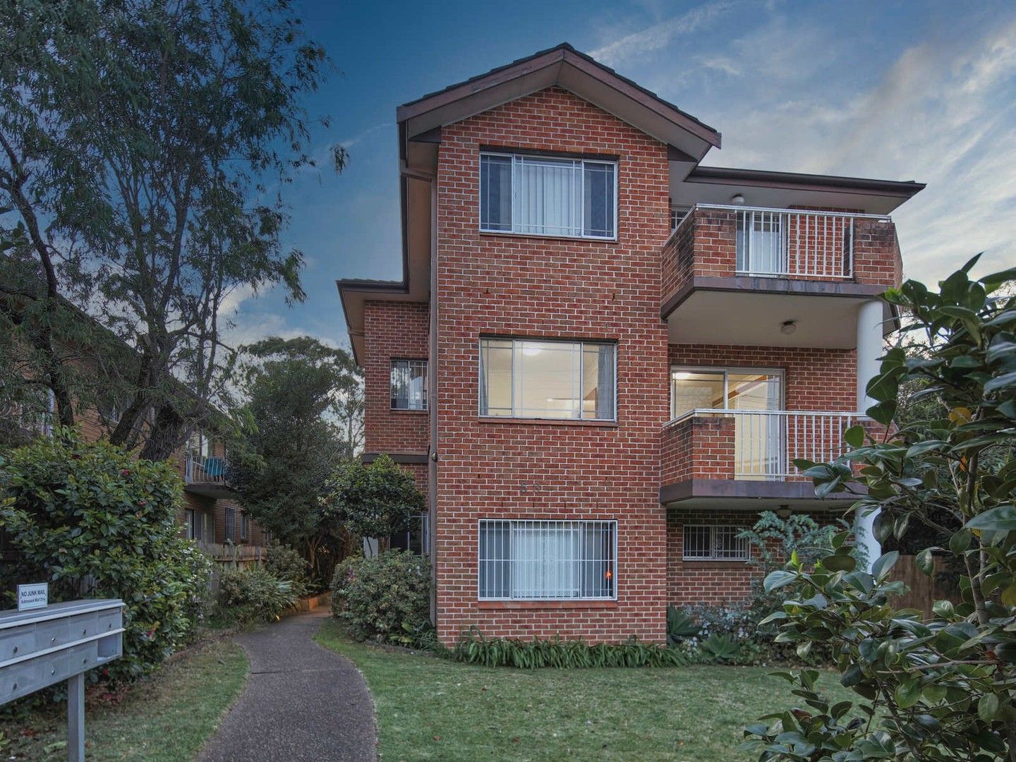 2 bedrooms Apartment / Unit / Flat in 2/53 Albert Street HORNSBY NSW, 2077