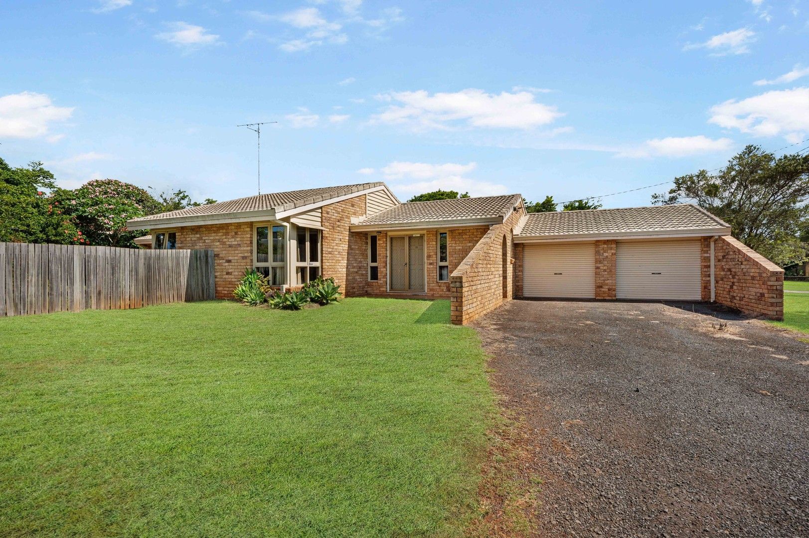 3 bedrooms House in 10 Arlaw St CENTENARY HEIGHTS QLD, 4350