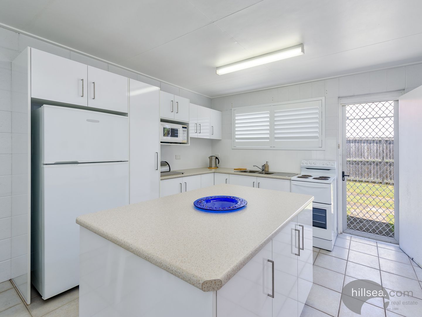 14 Thrush Avenue, Paradise Point QLD 4216, Image 2