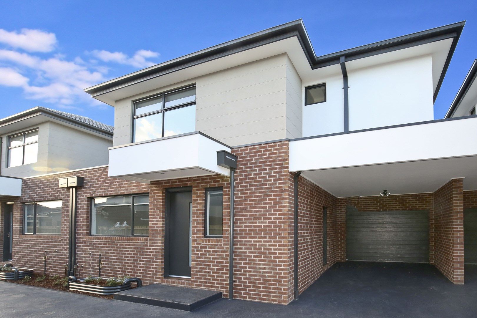 3 bedrooms Townhouse in 2/5 Bristol Rd PASCOE VALE VIC, 3044