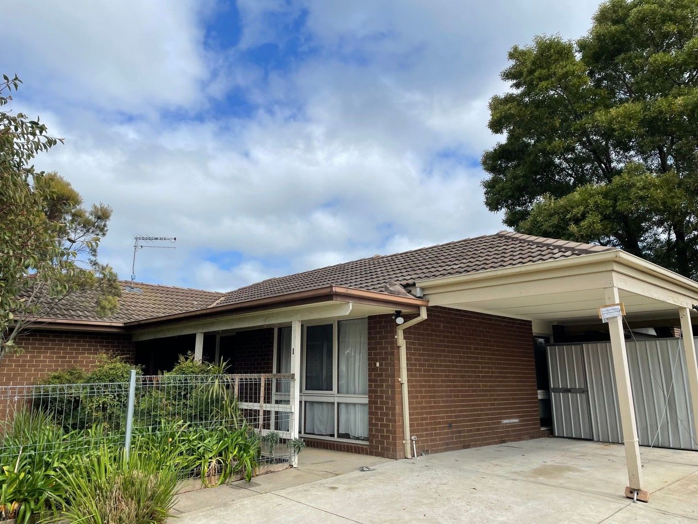 3 bedrooms House in 27 Ahern Road PAKENHAM VIC, 3810