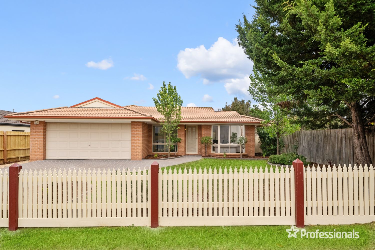 10 Ruthven Close, Hillside VIC 3037, Image 0