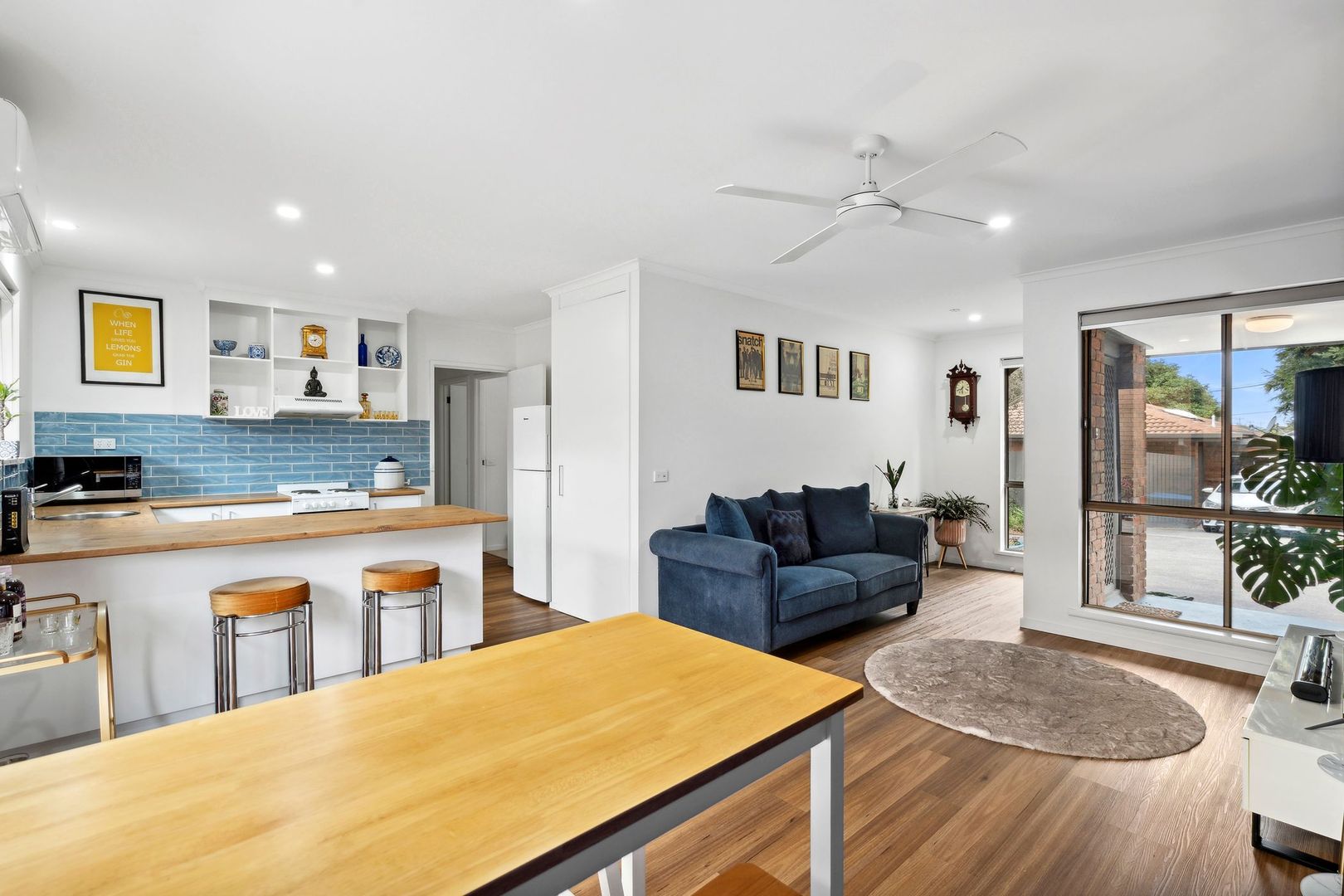 4/10-12 Chatham Close, Bell Post Hill VIC 3215, Image 2