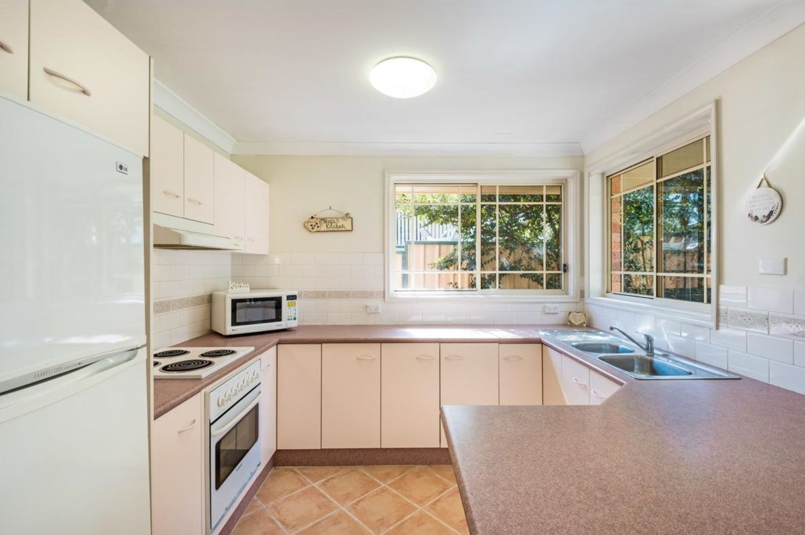 1/235 Avoca Drive, Green Point NSW 2251, Image 2