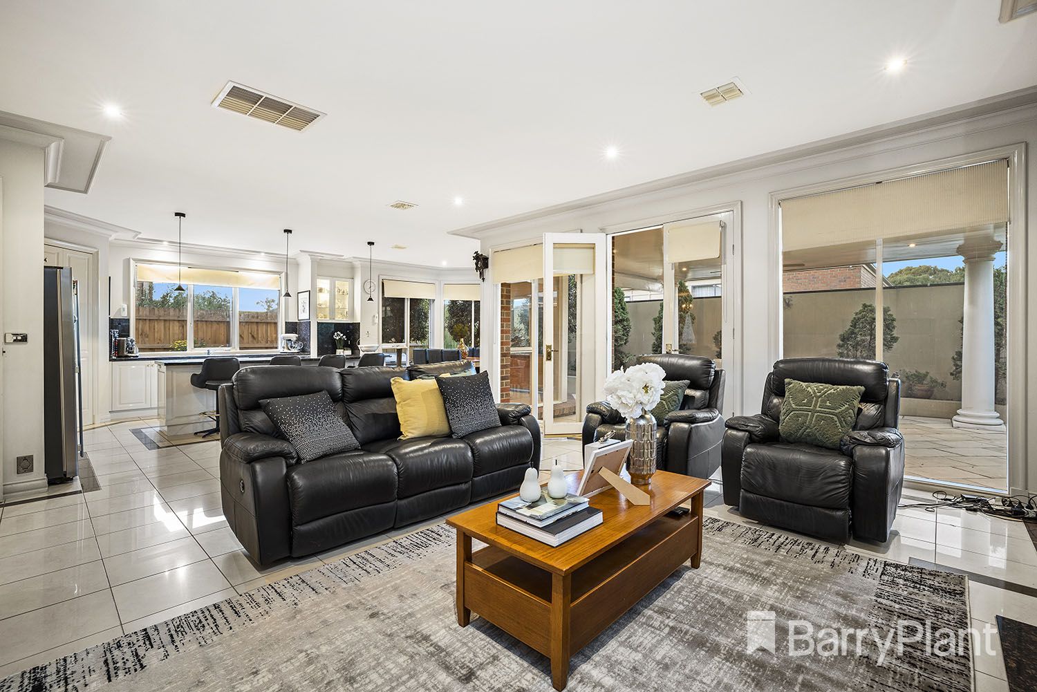 25 Wheatland Crescent, Dingley Village VIC 3172, Image 2