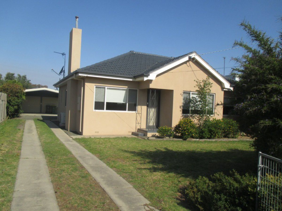 3 bedrooms House in 3 Churchill Street BAIRNSDALE VIC, 3875