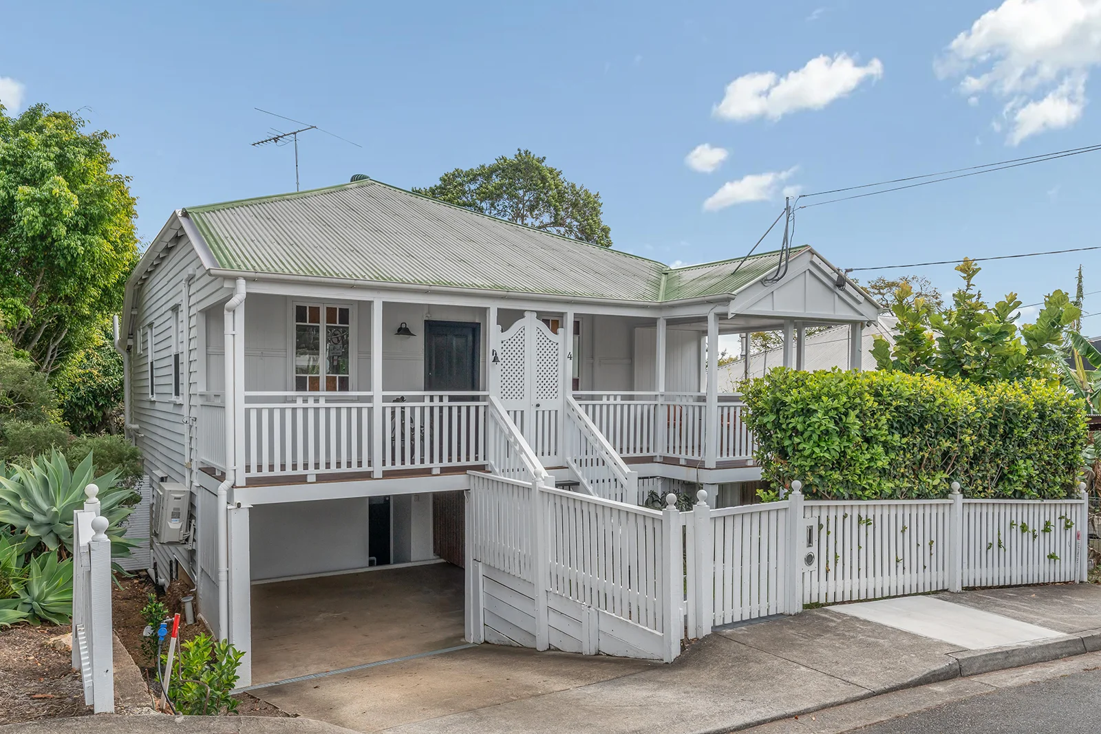 4 Lugg Street, Bardon QLD 4065