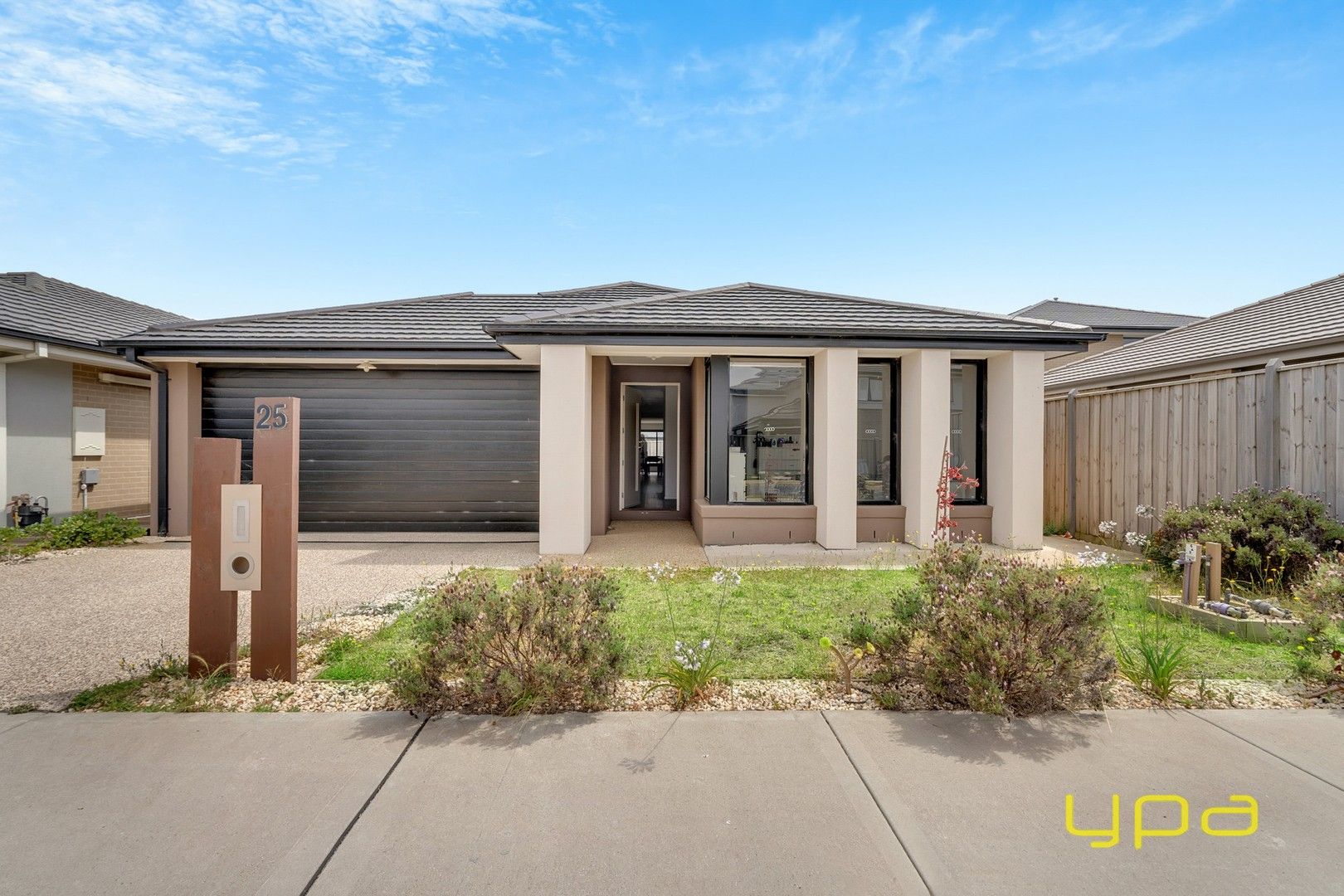 4 bedrooms House in 25 Merano Circuit CRANBOURNE SOUTH VIC, 3977