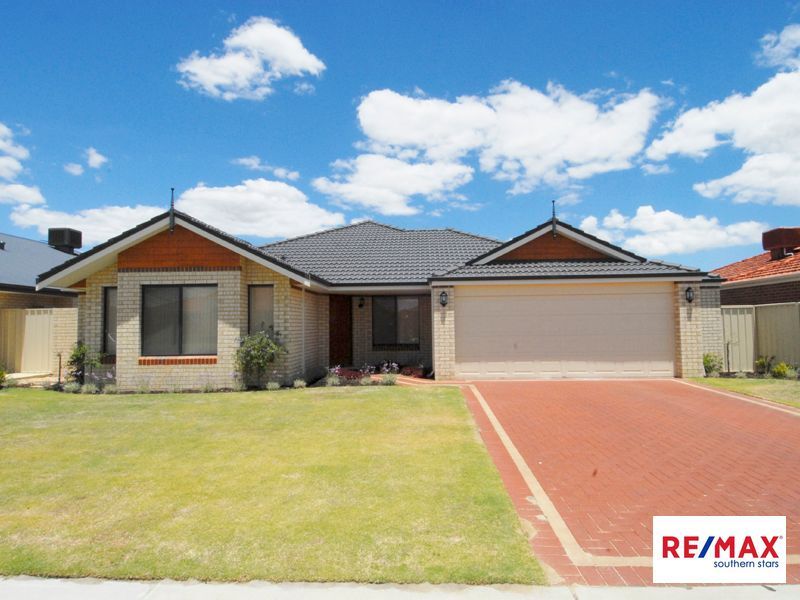 4 bedrooms House in 16 Baddesley Way CANNING VALE WA, 6155