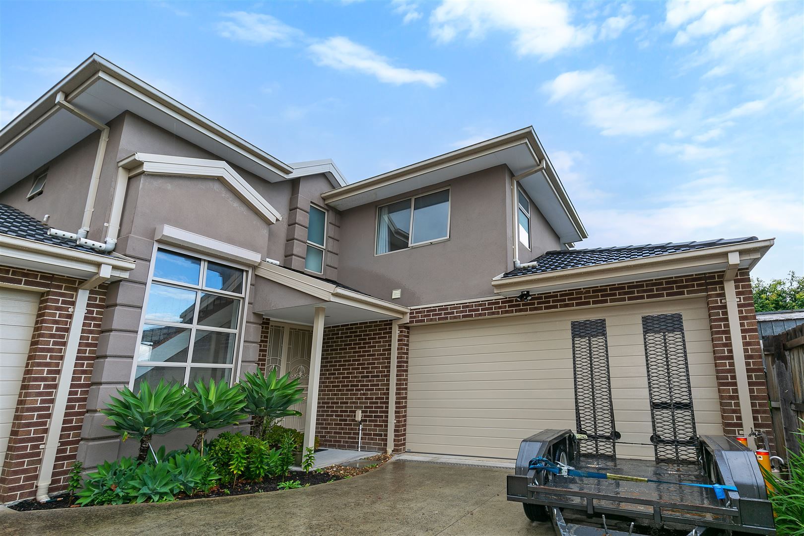 4 bedrooms Townhouse in 2/27 Crocus Crescent GLEN WAVERLEY VIC, 3150