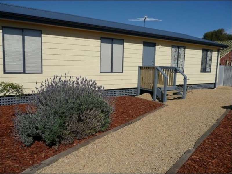 3 bedrooms House in 48 Stirling Court ALDINGA BEACH SA, 5173