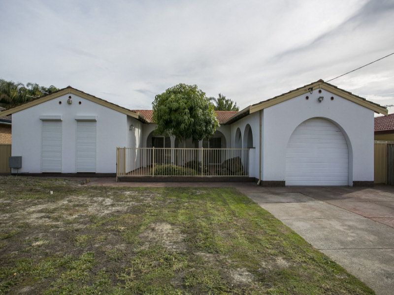 4 bedrooms House in 15 Pembury Road THORNLIE WA, 6108