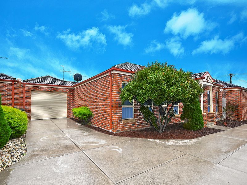 3 bedrooms Apartment / Unit / Flat in 2/5 Carrington Street SYDENHAM VIC, 3037