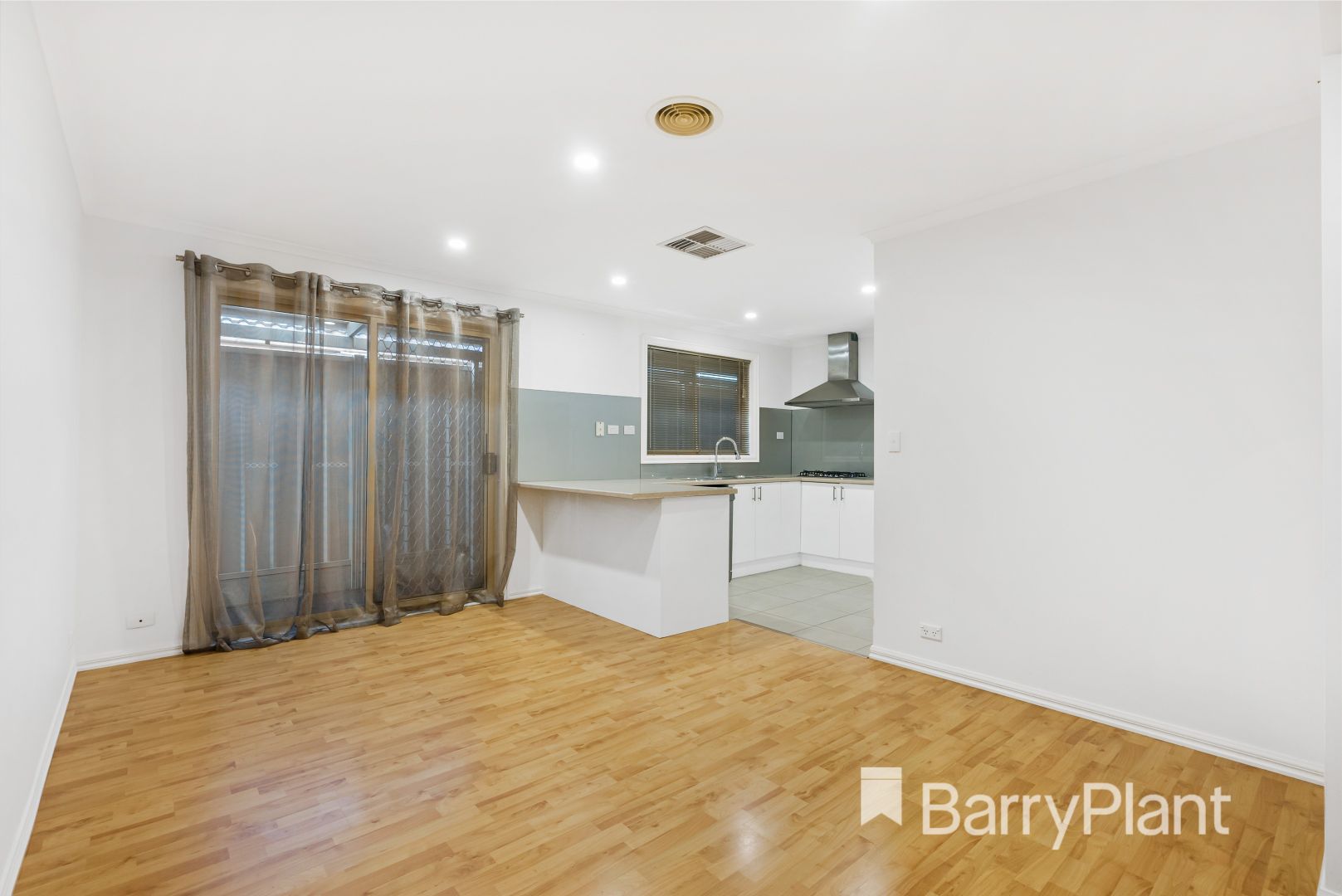 7 Tullus Court, Kings Park VIC 3021, Image 2