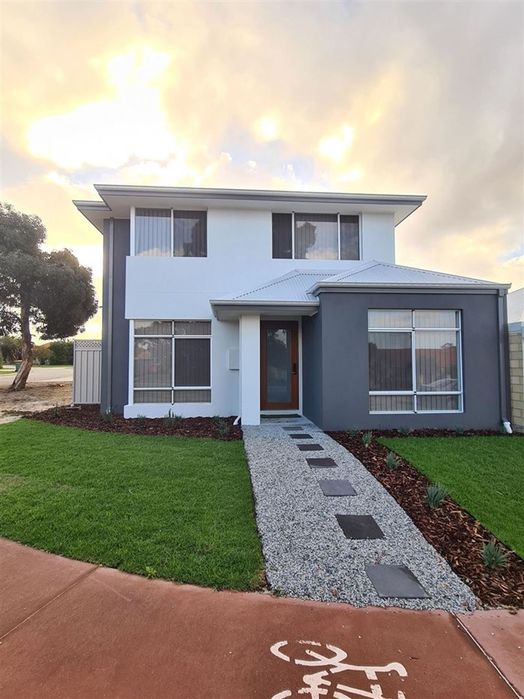 6 bedrooms House in 19 Holford Way WILSON WA, 6107