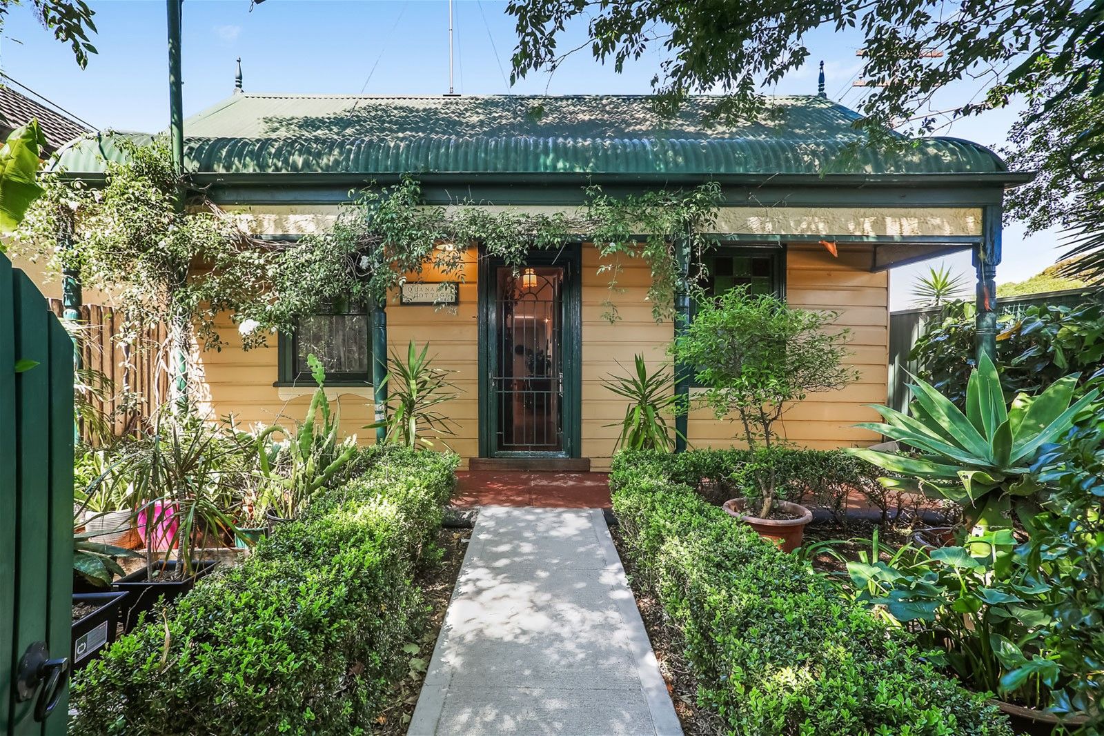 6 bedrooms House in 44 Frogmore Street MASCOT NSW, 2020