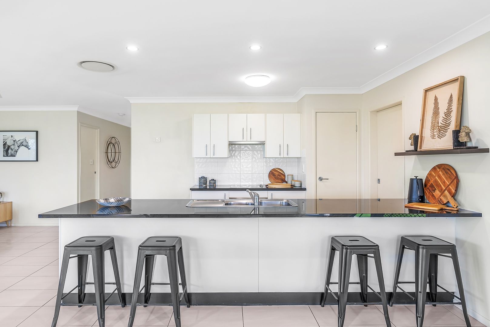 10-12 Borrowdale Court, Mundoolun QLD 4285, Image 2