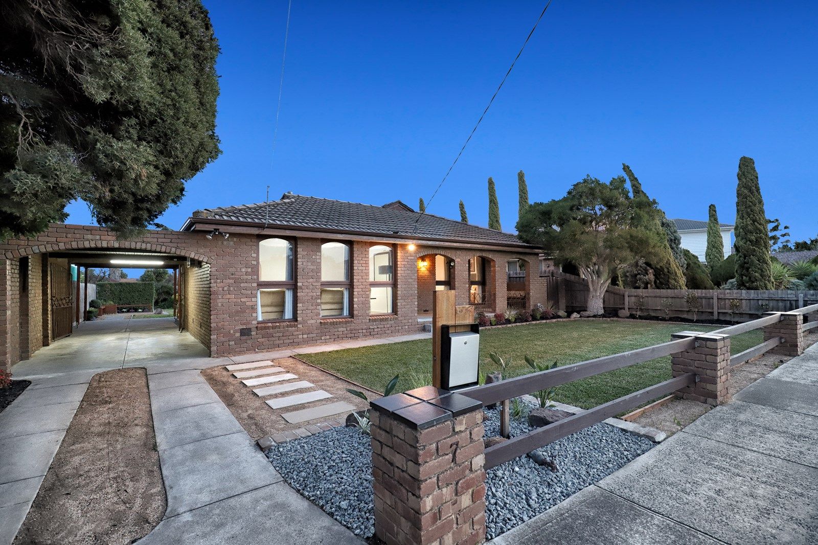 7 Beacon Hills Crescent, Craigieburn VIC 3064, Image 2