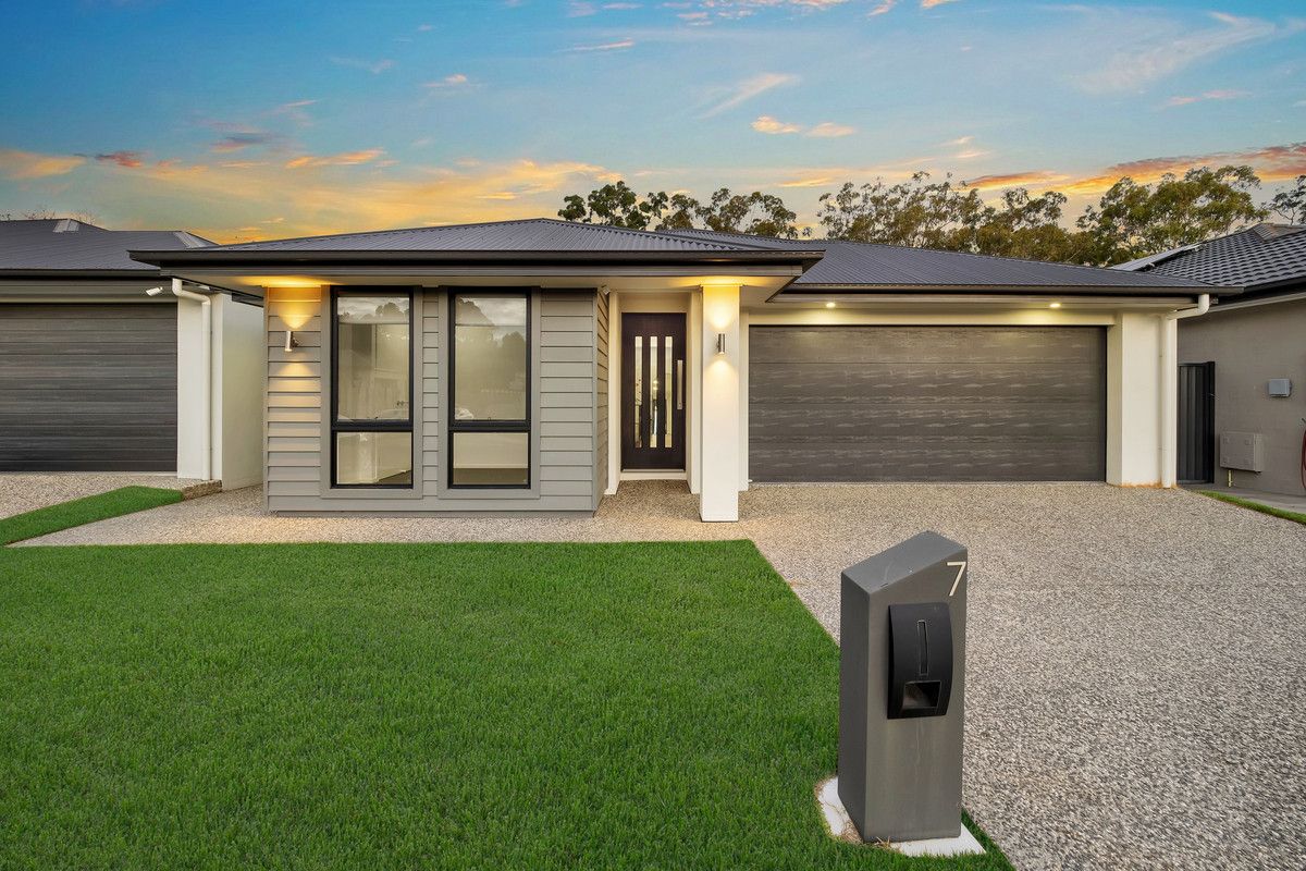 7 Whitehaven Street, Pallara QLD 4110 House For Rent 720 Domain