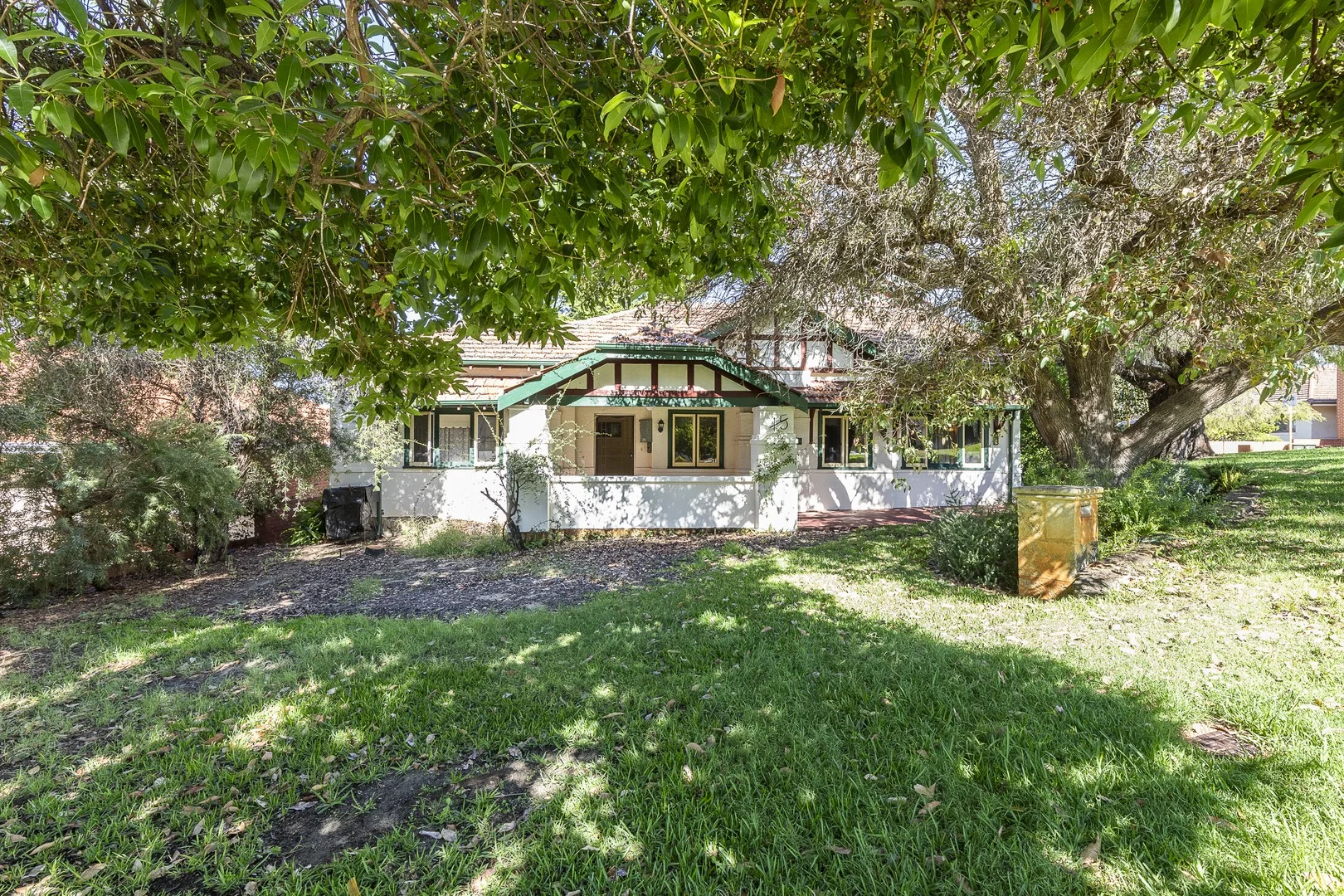 15 Robin Street, Menora WA 6050