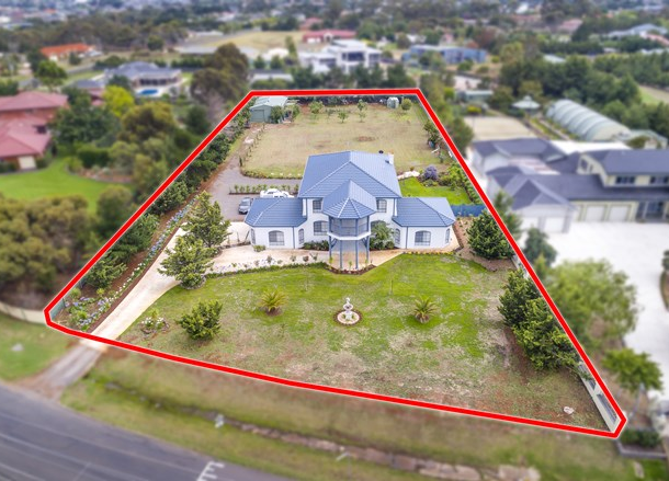 35 Sugar Gum Drive, Hillside VIC 3037