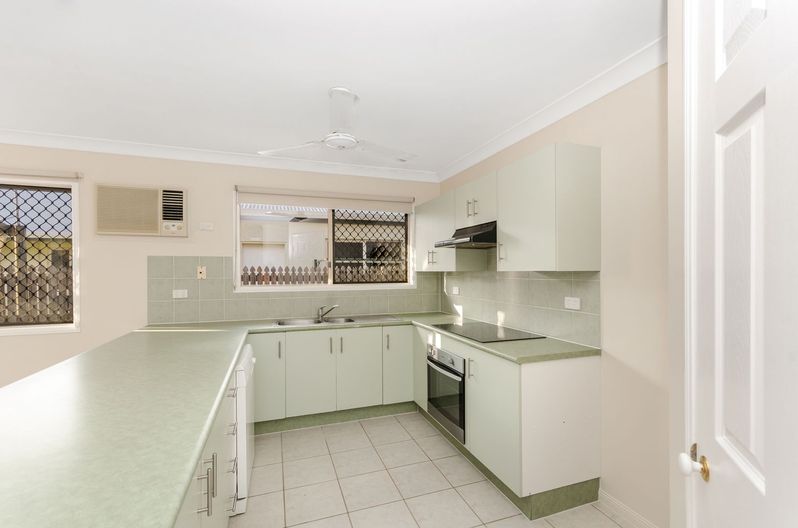 13 Scholars Place, Douglas QLD 4814, Image 2