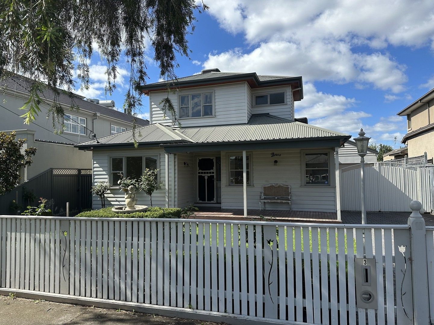 4 bedrooms House in 3 Fleming Grove PASCOE VALE VIC, 3044