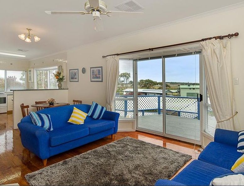 9 Gilbert Street, Clayton Bay SA 5256, Image 2