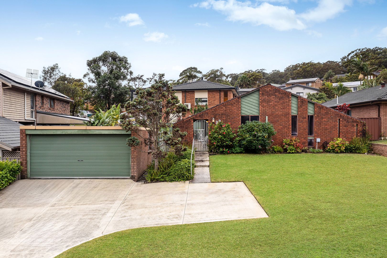 33 Waratah Street, Bateau Bay NSW 2261, Image 2