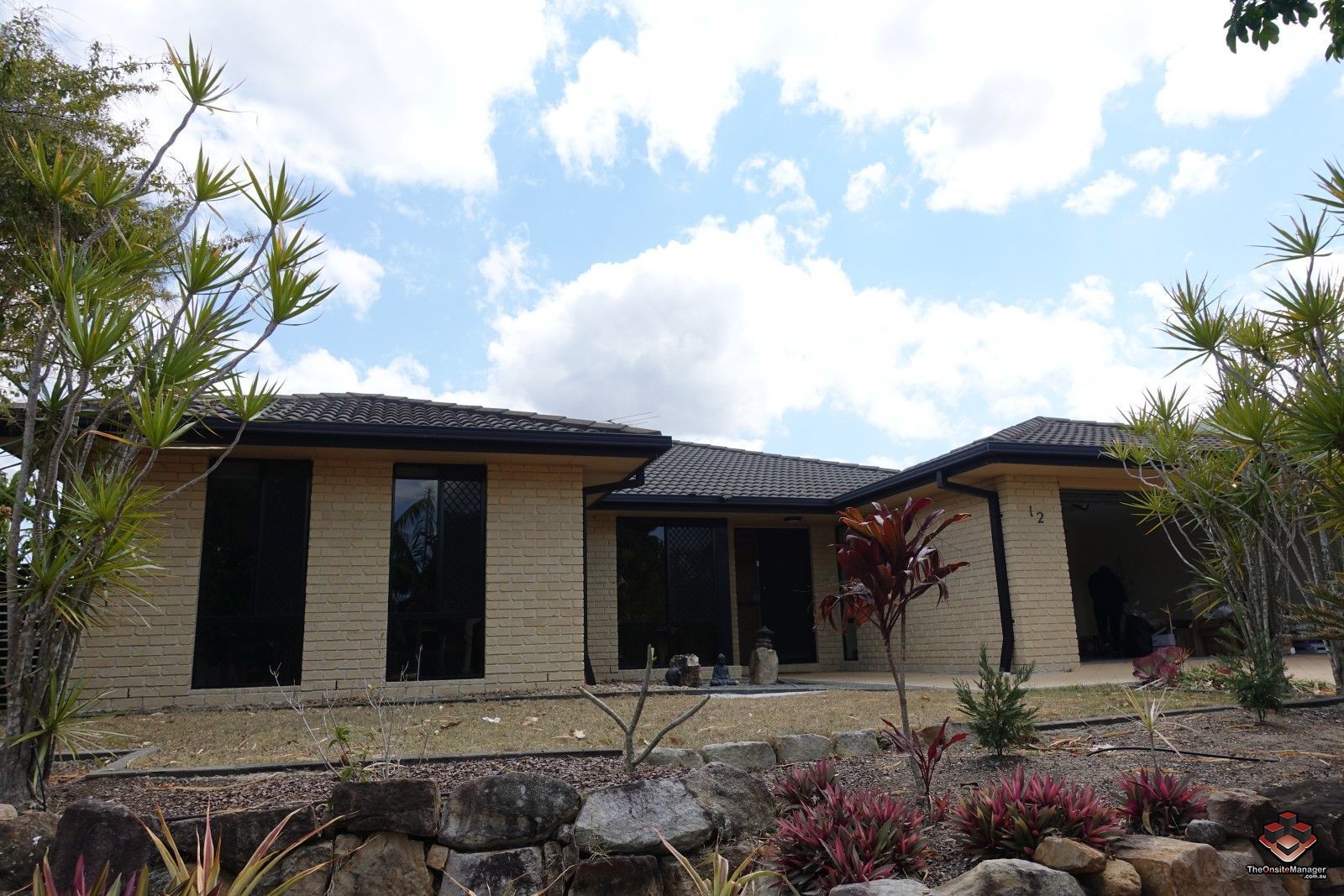 4 bedrooms House in 12 Newland Crescent PARKINSON QLD, 4115