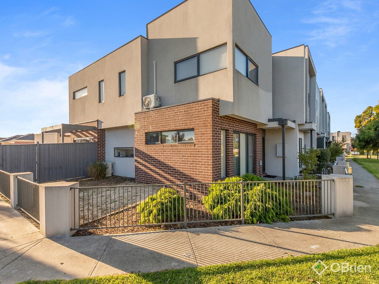3 bedrooms Townhouse in 16 Langley Way PAKENHAM VIC, 3810
