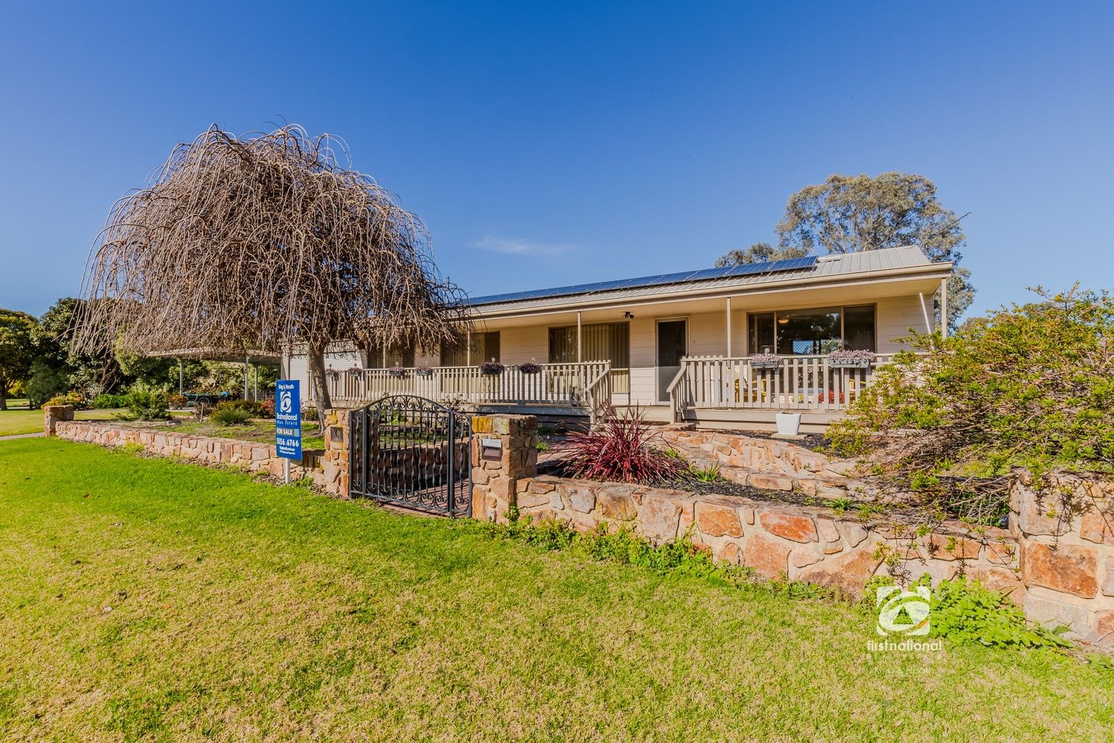 3 bedrooms House in 2 Lake Cove Court NEWLANDS ARM VIC, 3875