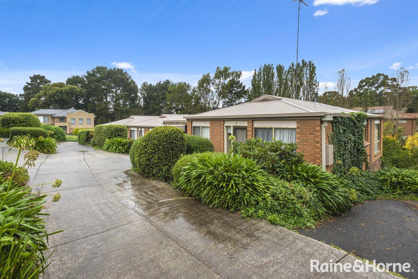 2/36 Howey Street, Gisborne VIC 3437, Image 0