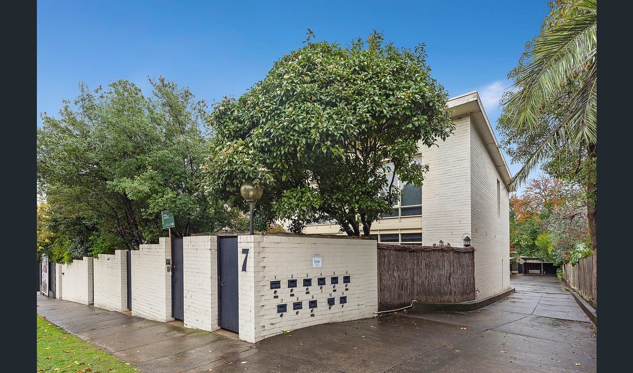 2 bedrooms Apartment / Unit / Flat in 7/7 Kooyong Road CAULFIELD NORTH VIC, 3161