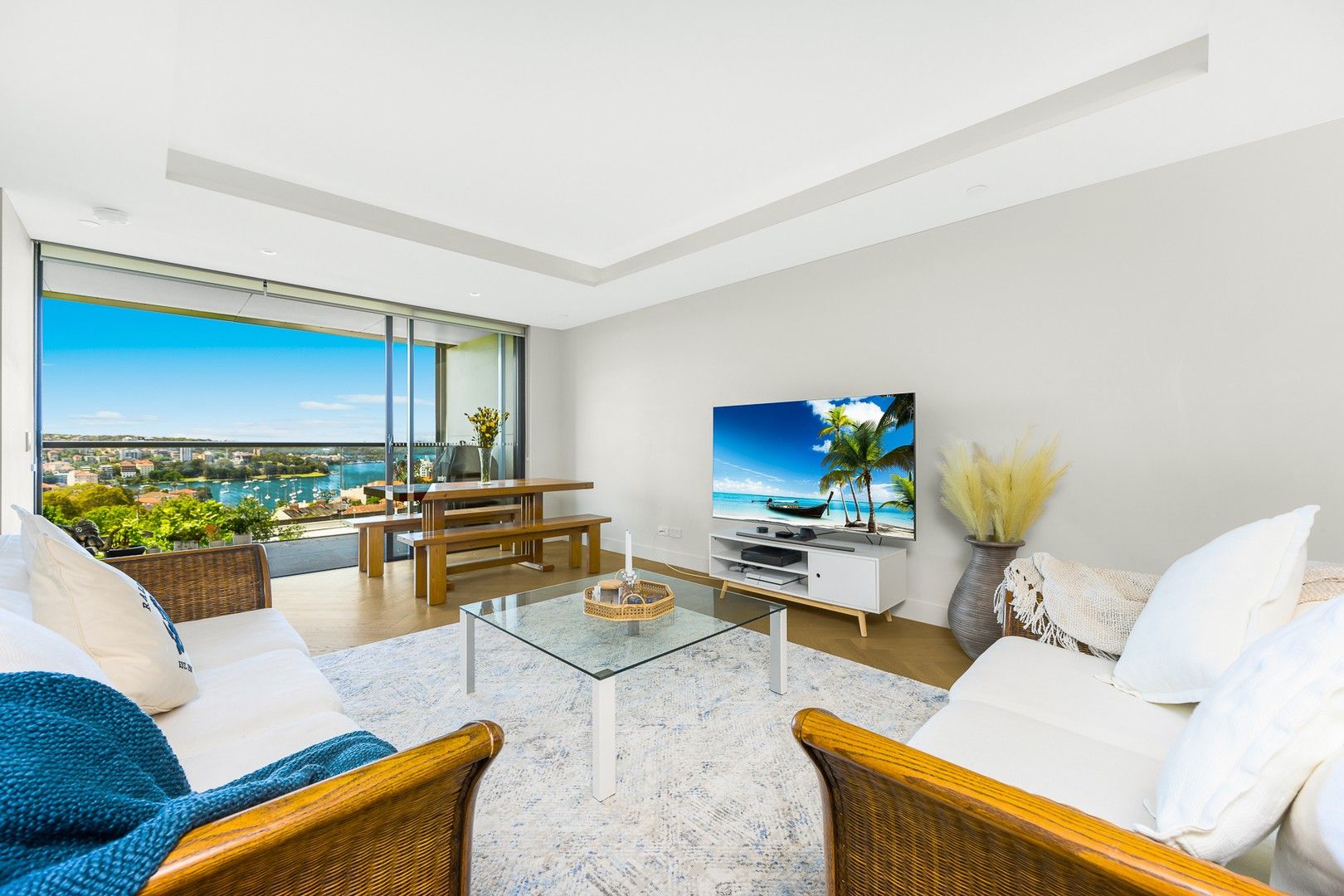 2 bedrooms Apartment / Unit / Flat in 609/88 Alfred Street MILSONS POINT NSW, 2061